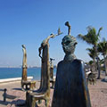 Rotunda del Mar, bronze sculpture on Malecon